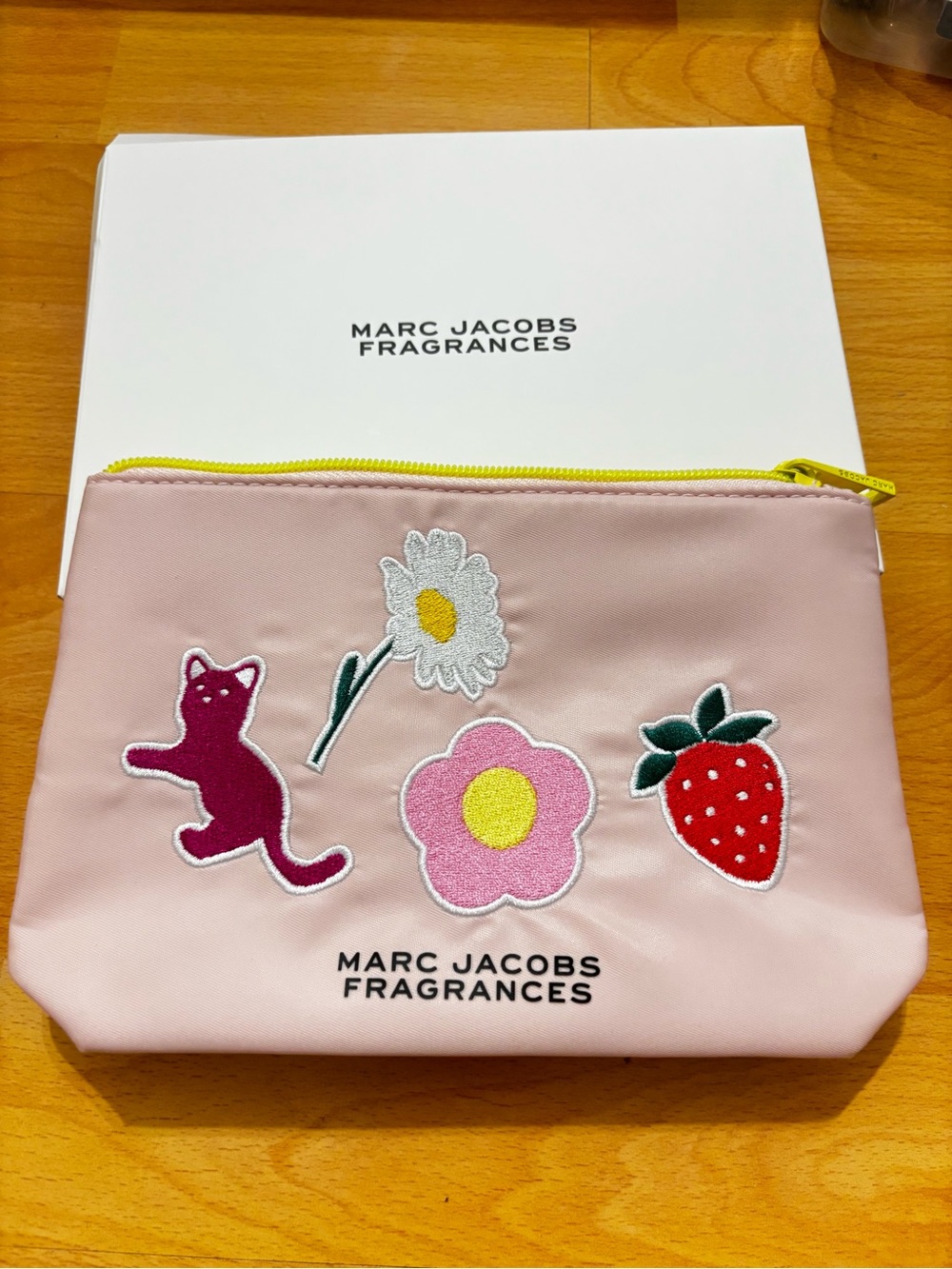 Marc Jacobs Pink Floral & Cat Patch makeup Pouch NEW - Picture 3 of 4